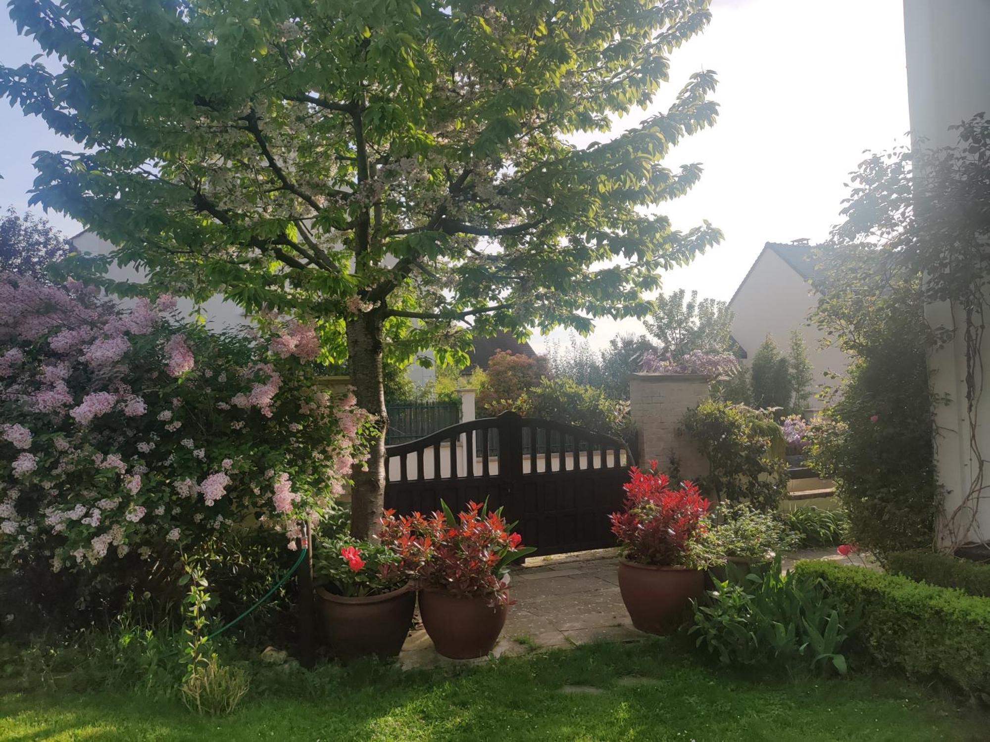 Le Cerisier Bed & Breakfast Mareil-Marly Екстериор снимка